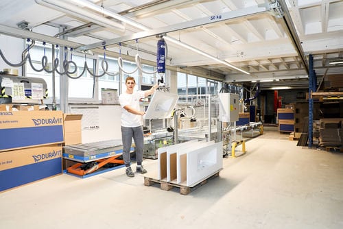 SINK HANDLING BECOMES A ONE-MAN SHOW